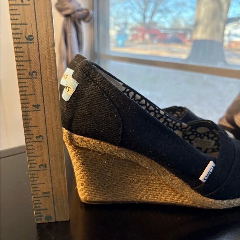 TOMS Black Twill Classic Wedge Women’s Sandals Size 8.5